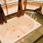 Sanctuary Tower Luxury 2 person spa-bath